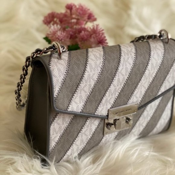 Michael Kors Rose MD Flap Shoulder Bag - Picture 4 of 8